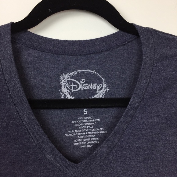 Disney Lion King Hakuna Matata v neck tee small - Picture 5 of 5